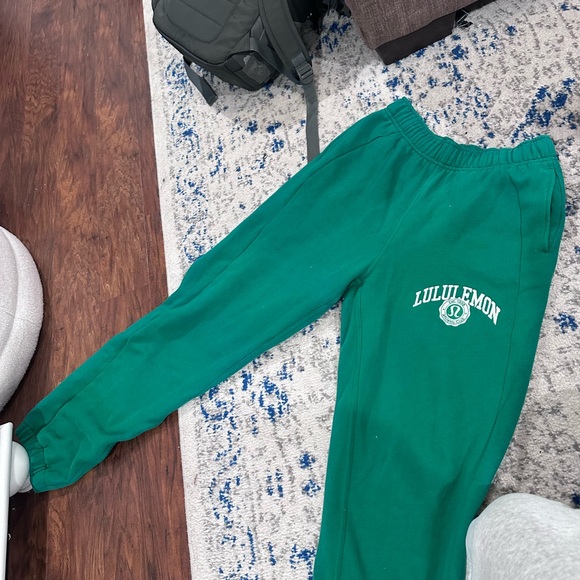 Lululemon Raceway Green Scuba Sweatpants - Picture 3 of 5